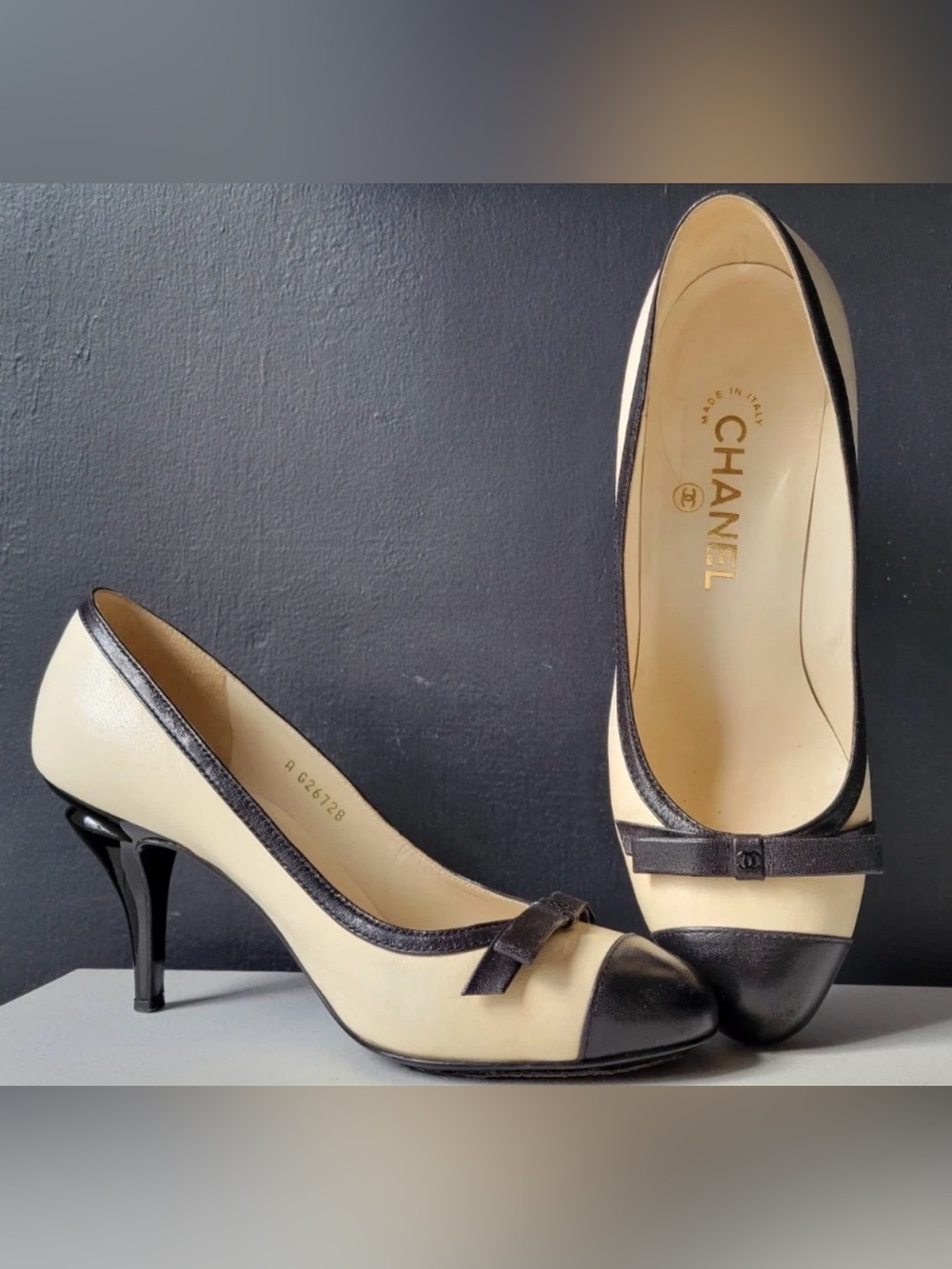 Chanel Two-Tone Cream and Black Leather Pumps EU 37